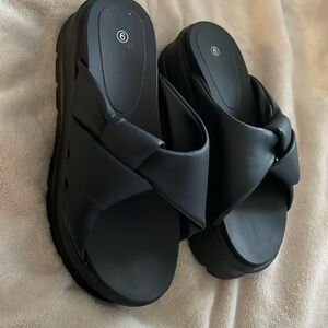 Women’s Size 9 Black Platform Slides $25 NEW! EXCELLENT CONDITION